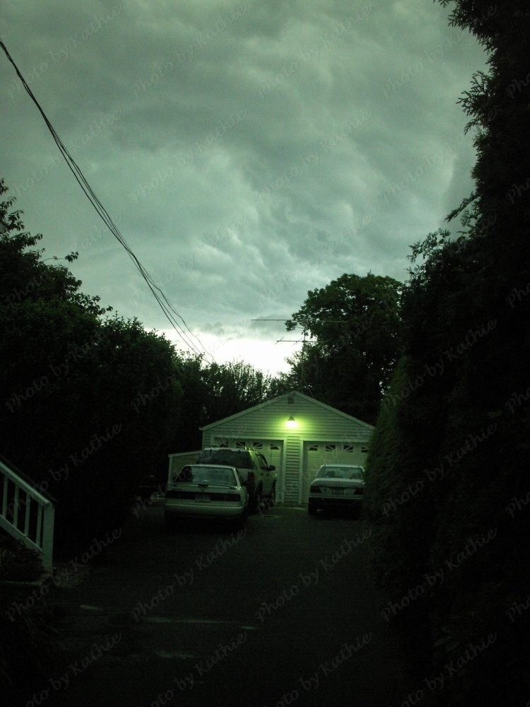 Dark sky at 6:20PM, 6/26/2009 - Very ominous. 